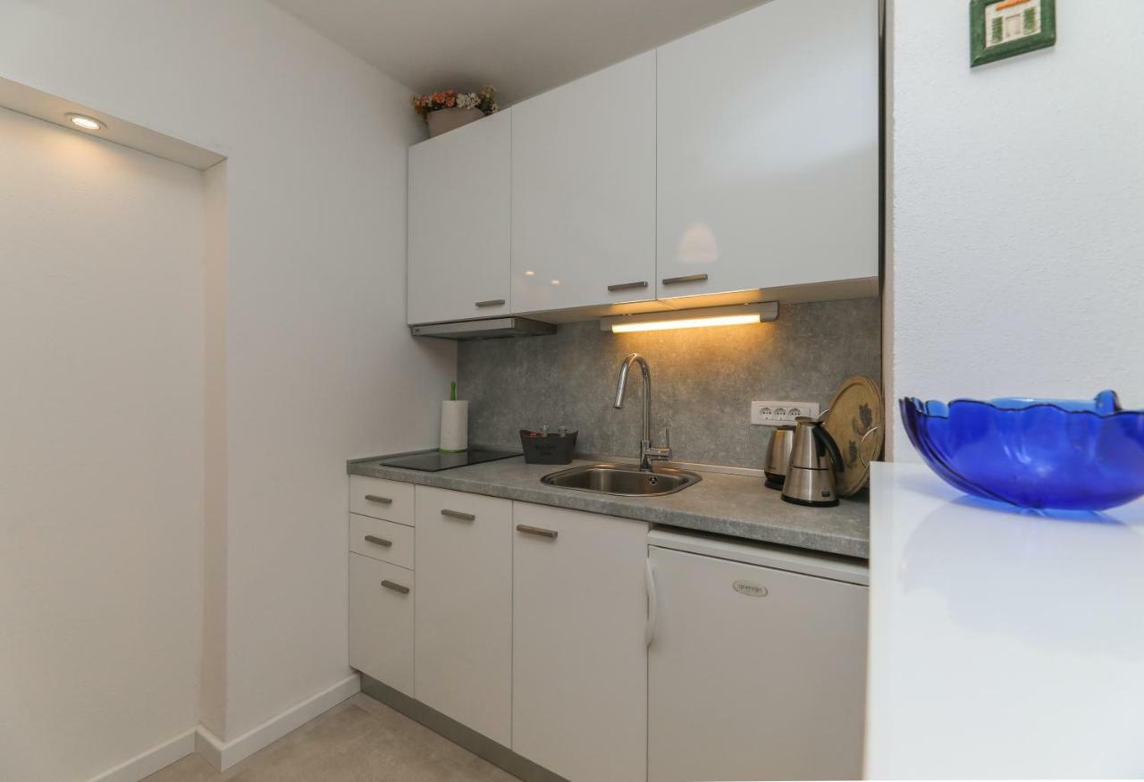 Apartment M&J Supetar Exterior photo